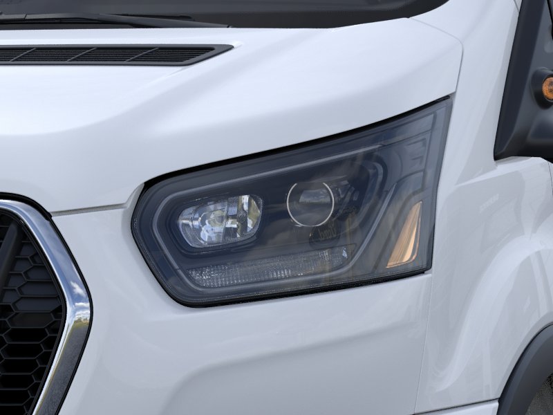 New 2026 Oxford White Ford Passenger Van XLT image 39