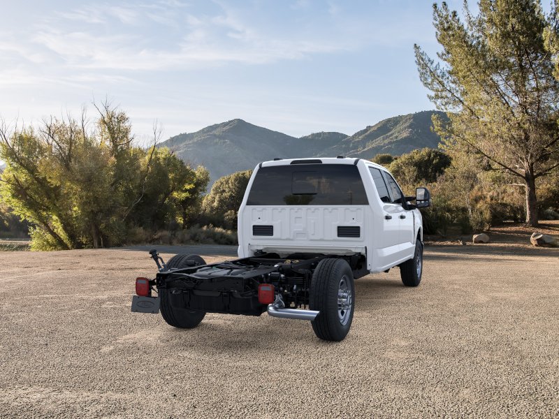 2025 Ford F-350 Super Duty Chassis Cab XL - Photo 8