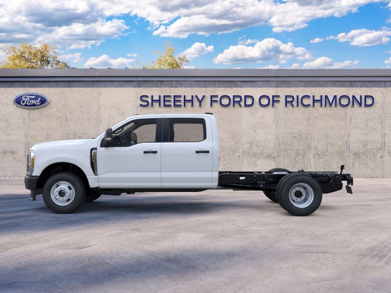 New 2026 Oxford White Ford F-350® XL image 4