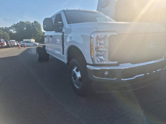 New 2027 Oxford White Ford XL CHASSIS image 27