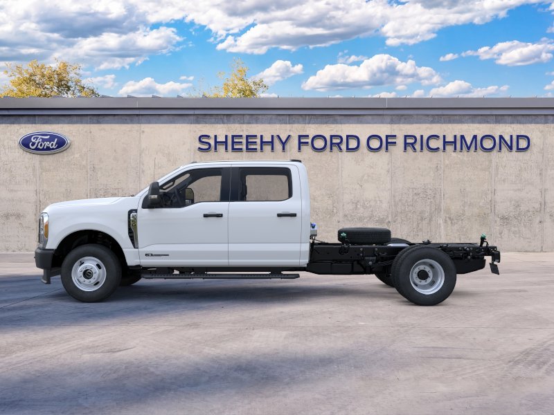 New 2026 Oxford White Ford F-350® XL image 4