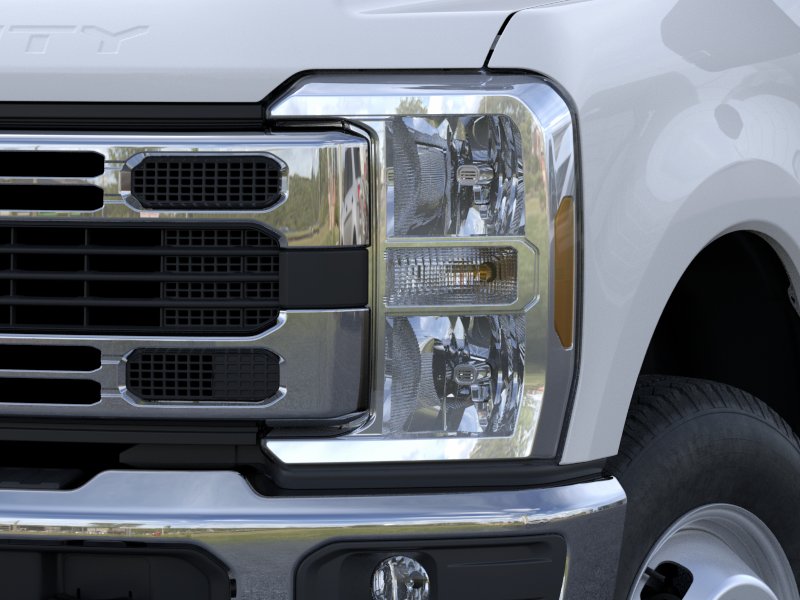 New 2026 Oxford White Ford F-350® XL image 18