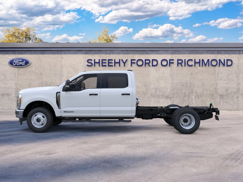 New 2026 Oxford White Ford F-350® XL image 4