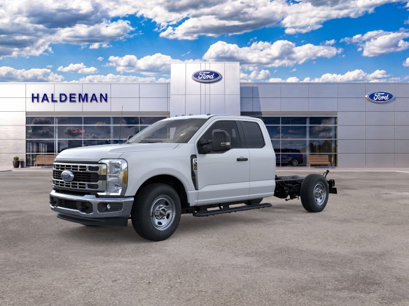 2025 Ford F-350 Super Duty Chassis Cab