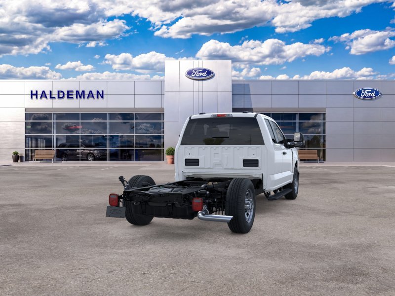 2025 Ford F-350 Super Duty Chassis Cab XL - Photo 8