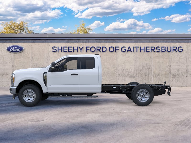 New 2026 Oxford White Ford F-350® XL image 4