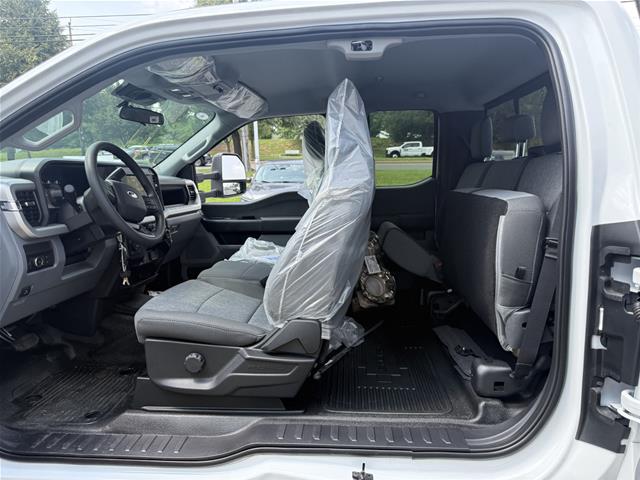 New 2026 Oxford White Ford XL image 38