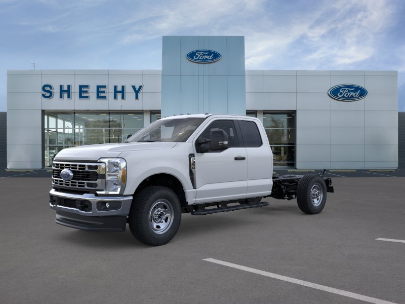 New 2025 Oxford White Ford F-350® XL image 3