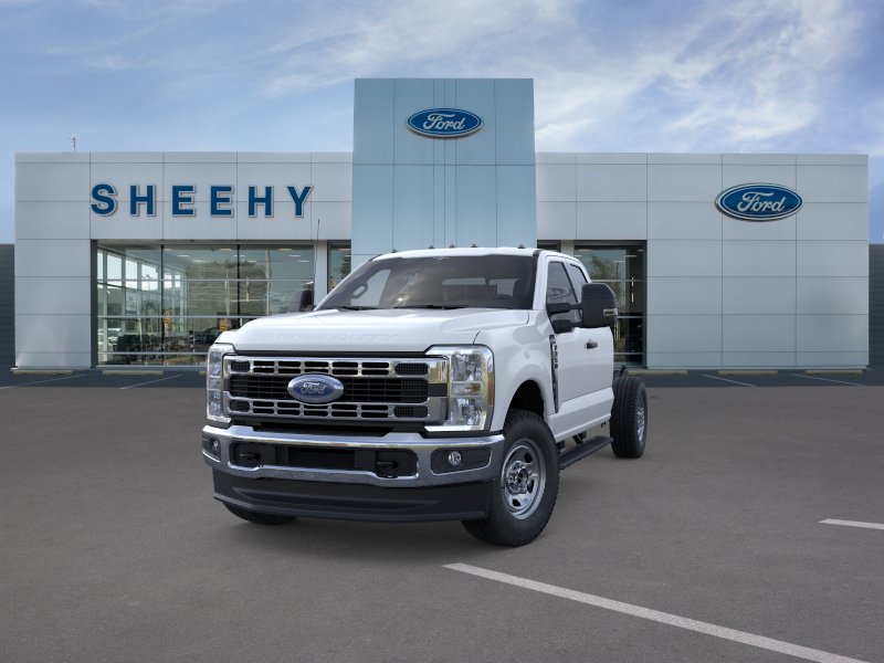New 2025 Oxford White Ford F-350® XL image 4