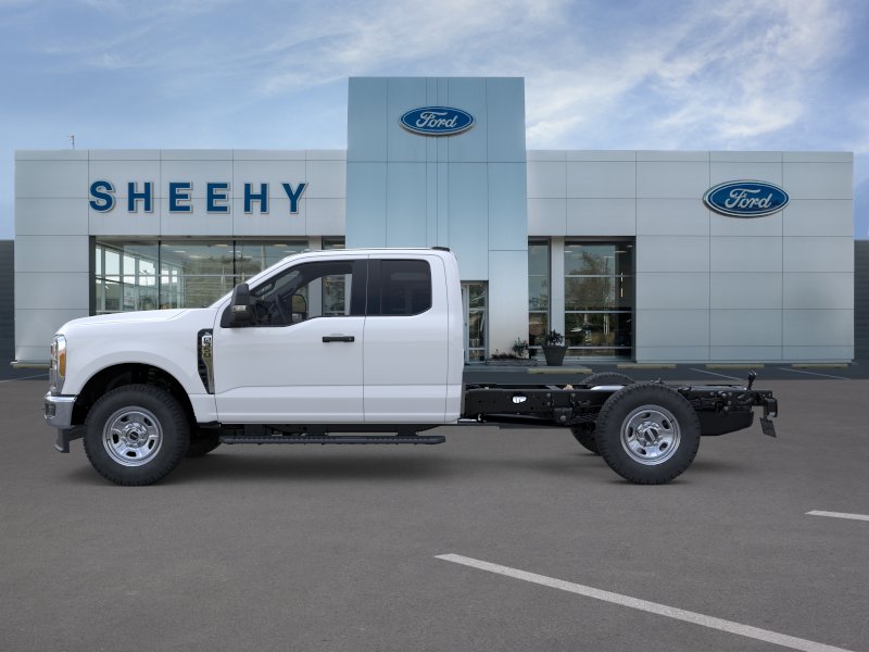 New 2025 Oxford White Ford F-350® XL image 5