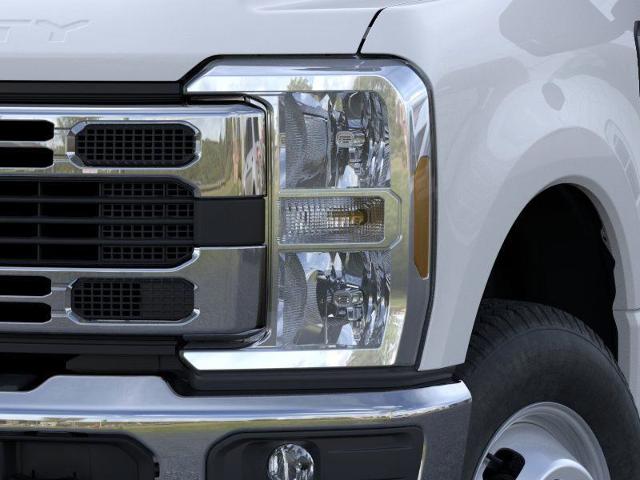 New 2025 Oxford White Ford F-350® XL image 29