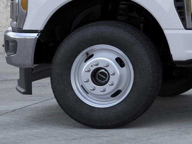 New 2025 Oxford White Ford F-350® XL image 30