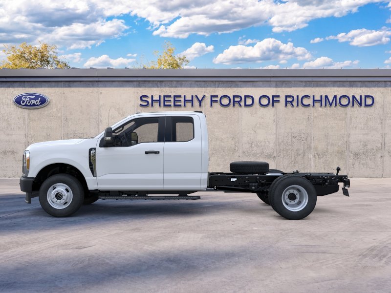 New 2026 Oxford White Ford F-350® XL image 4