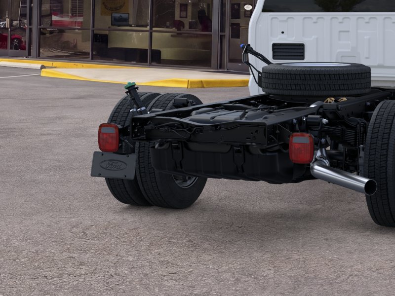 New 2026 Oxford White Ford F-450® XL image 21