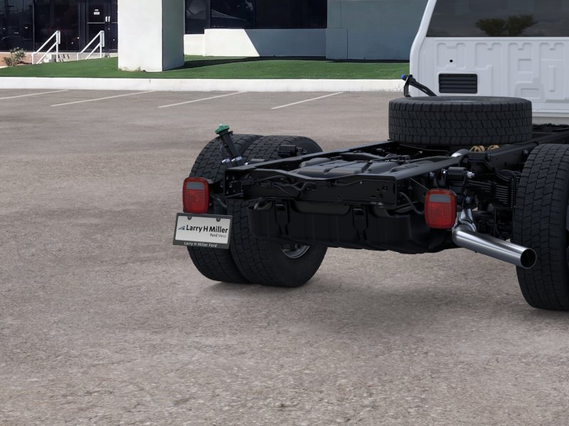 2025 Ford F-550 Super Duty Chassis Cab XL - Photo 21