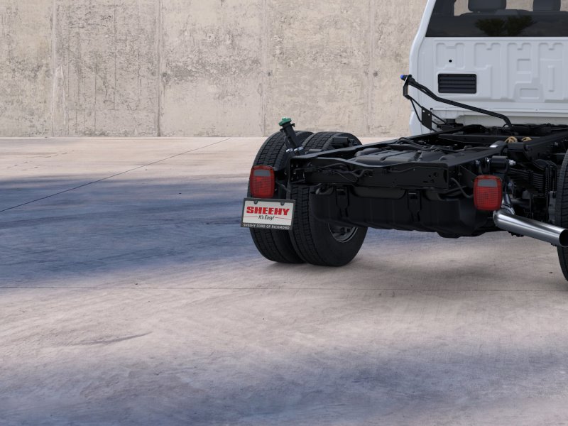 New 2026 Oxford White Ford F-550® XL image 21
