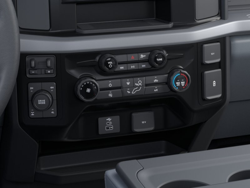 2025 Ford F-350 Super Duty Chassis Cab XLT - Photo 15