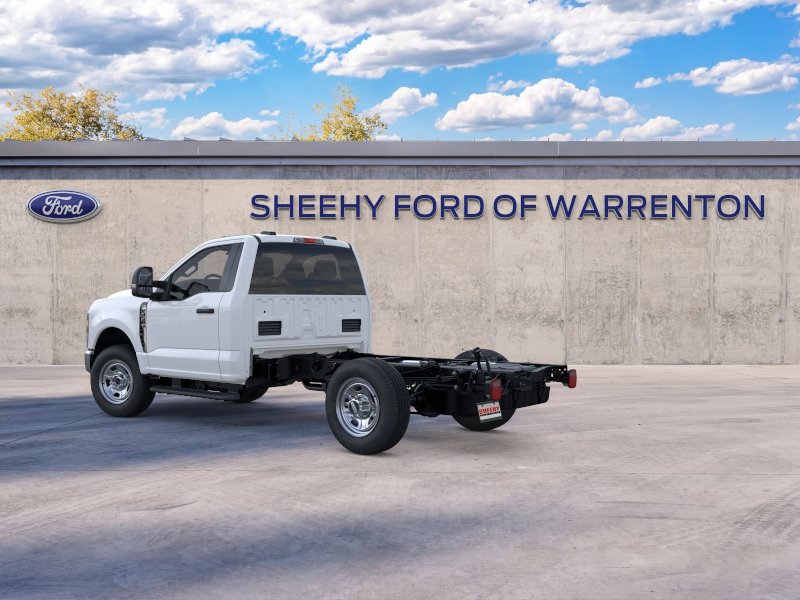 2025 Ford F-350 Super Duty Chassis Cab XLT - Photo 6