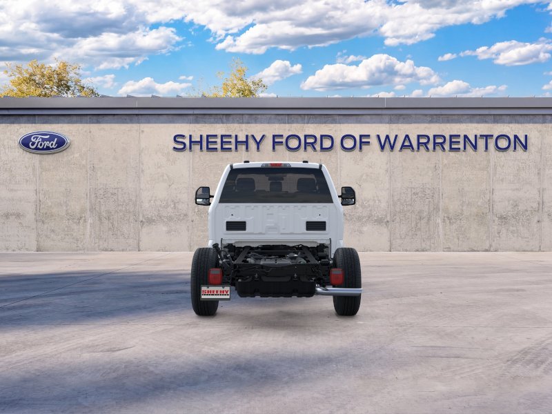 2025 Ford F-350 Super Duty Chassis Cab XLT - Photo 7