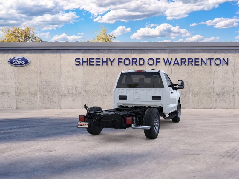 2025 Ford F-350 Super Duty Chassis Cab XLT - Photo 8