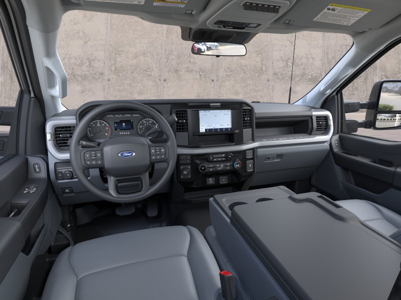 2025 Ford F-350 Super Duty Chassis Cab XLT - Photo 9