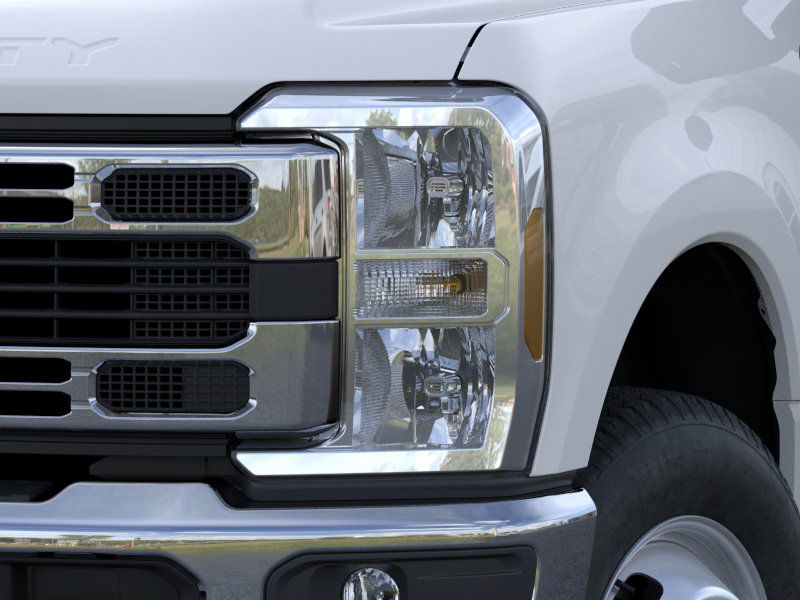 New 2025 Oxford White Ford F-350® XL image 18