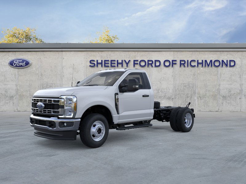 New 2025 Oxford White Ford F-350® XL image 2