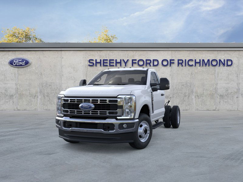 New 2025 Oxford White Ford F-350® XL image 3