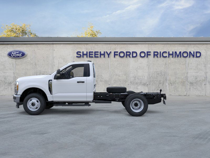 New 2025 Oxford White Ford F-350® XL image 4