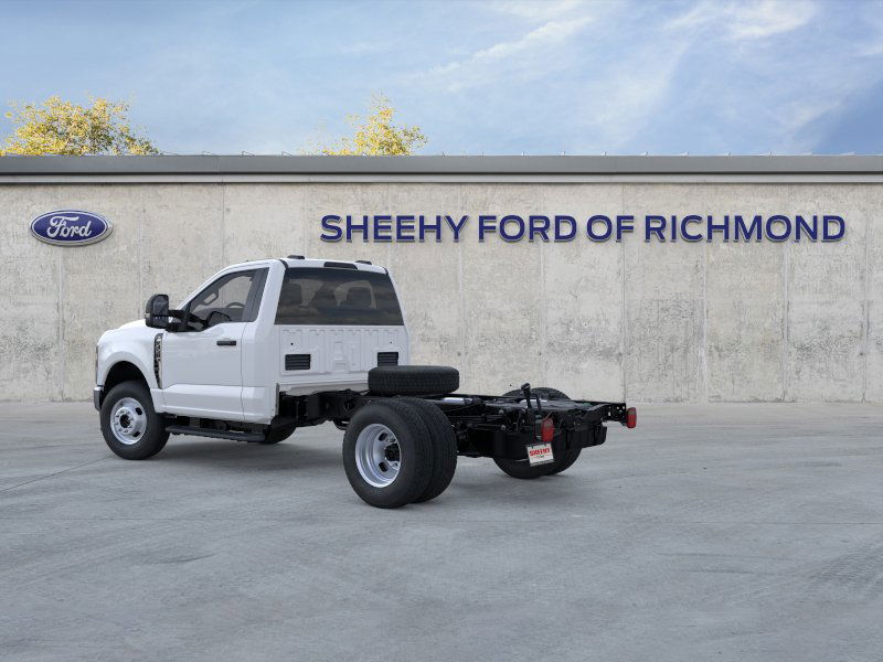 New 2025 Oxford White Ford F-350® XL image 5