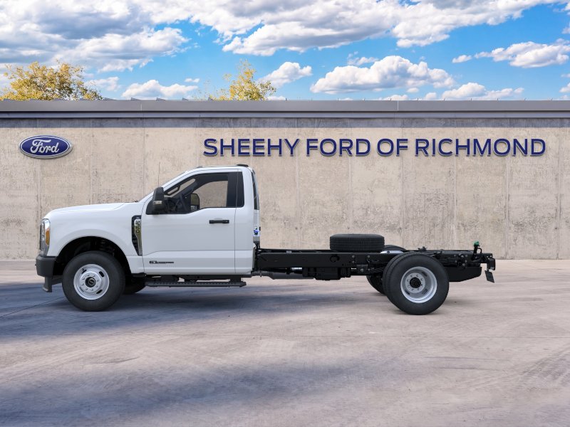 New 2026 Oxford White Ford F-350® XL image 4
