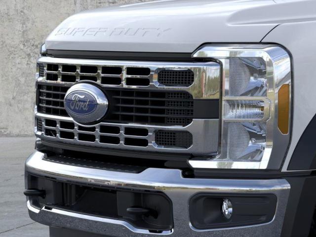 New 2026 Oxford White Ford F-550® XL image 21