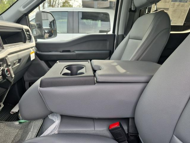 New 2026 Oxford White Ford F-550® XL image 15