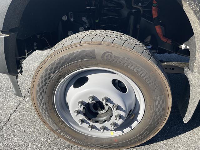 New 2027 Oxford White Ford F-550® XL image 14