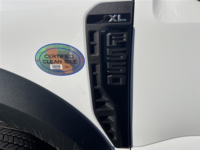 New 2027 Oxford White Ford F-550® XL image 15