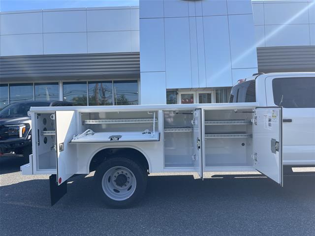 New 2027 Oxford White Ford F-550® XL image 17