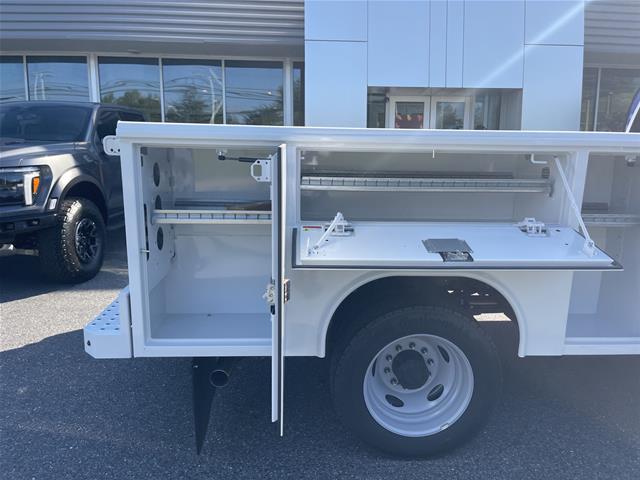 New 2027 Oxford White Ford F-550® XL image 19