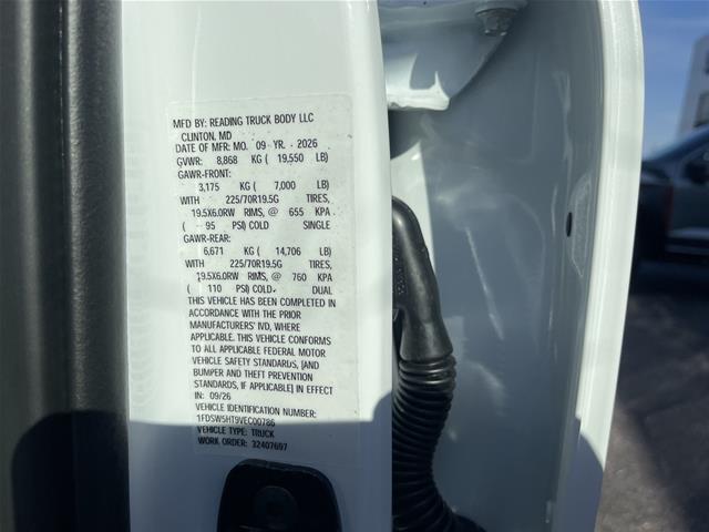 New 2027 Oxford White Ford F-550® XL image 20