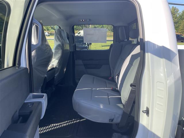 New 2027 Oxford White Ford F-550® XL image 21