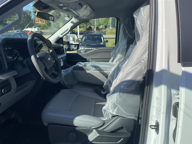 New 2027 Oxford White Ford F-550® XL image 22