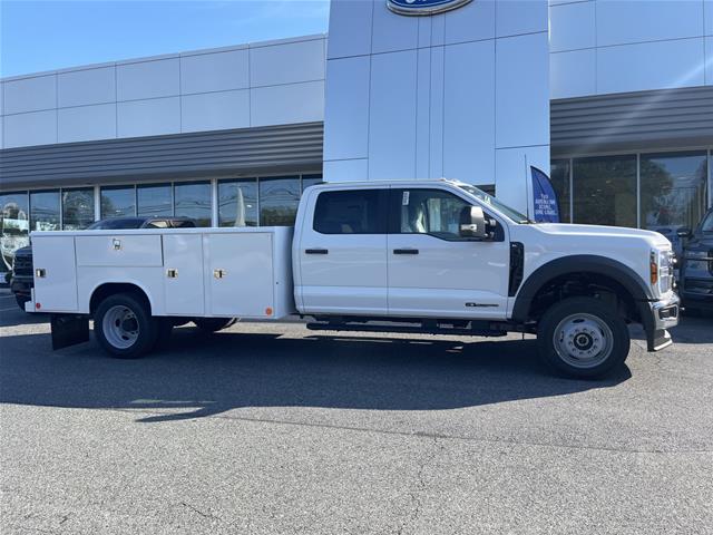 New 2027 Oxford White Ford F-550® XL image 3