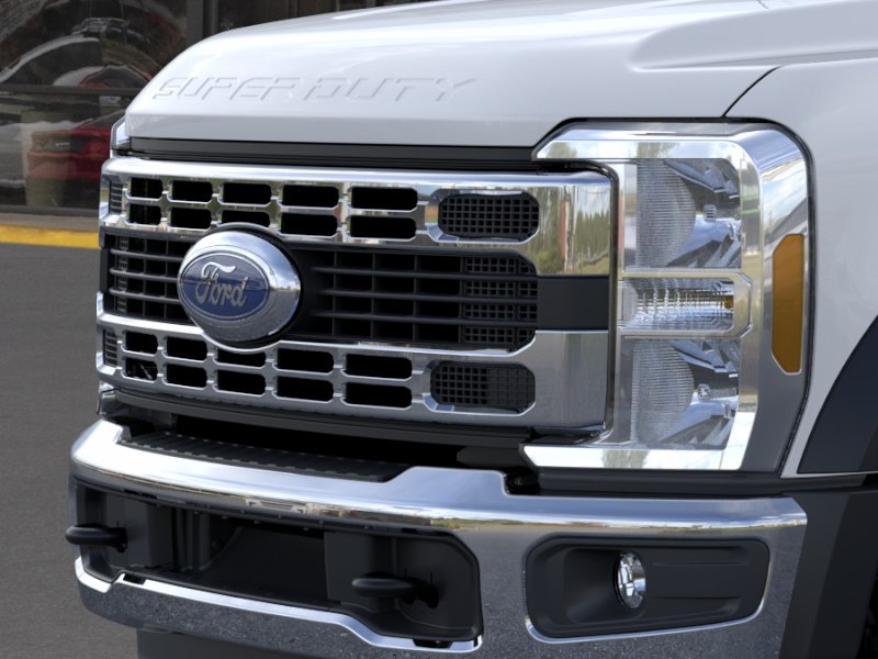 New 2026 Oxford White Ford F-550® XL image 39
