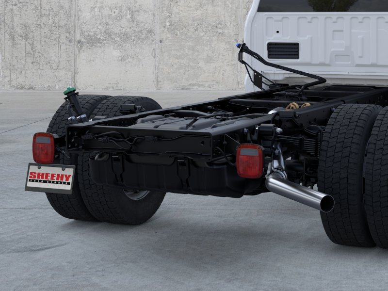 New 2026 Oxford White Ford F-550® XL image 21