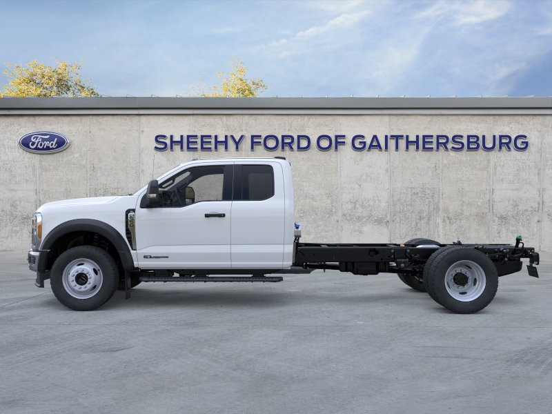 New 2026 Oxford White Ford F-550® XL image 4