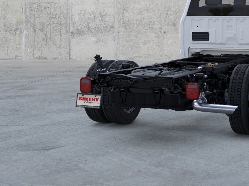 New 2026 Oxford White Ford F-450® XL image 21