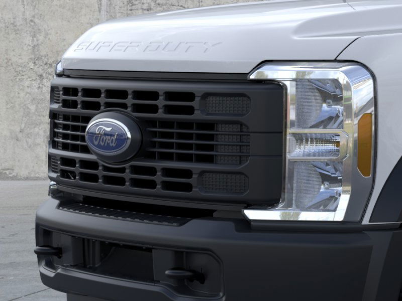New 2026 Oxford White Ford F-450® XL image 17