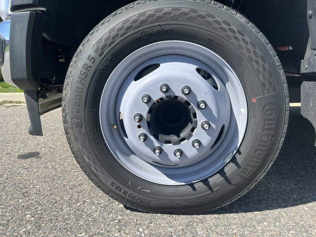 2025 Ford F-550 Super Duty Chassis Cab XL - Photo 32