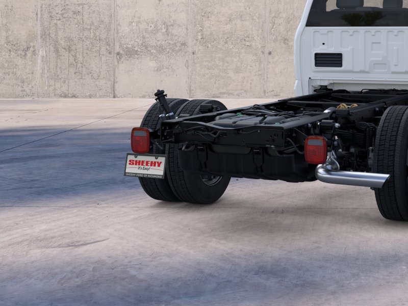 New 2026 Oxford White Ford F-550® XL image 21