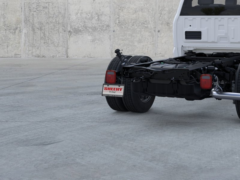 New 2026 Oxford White Ford F-550® XL image 21