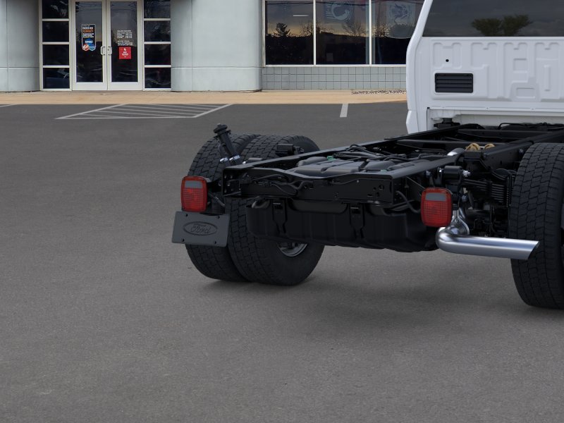 2025 Ford F-550 Super Duty Chassis Cab XL - Photo 21